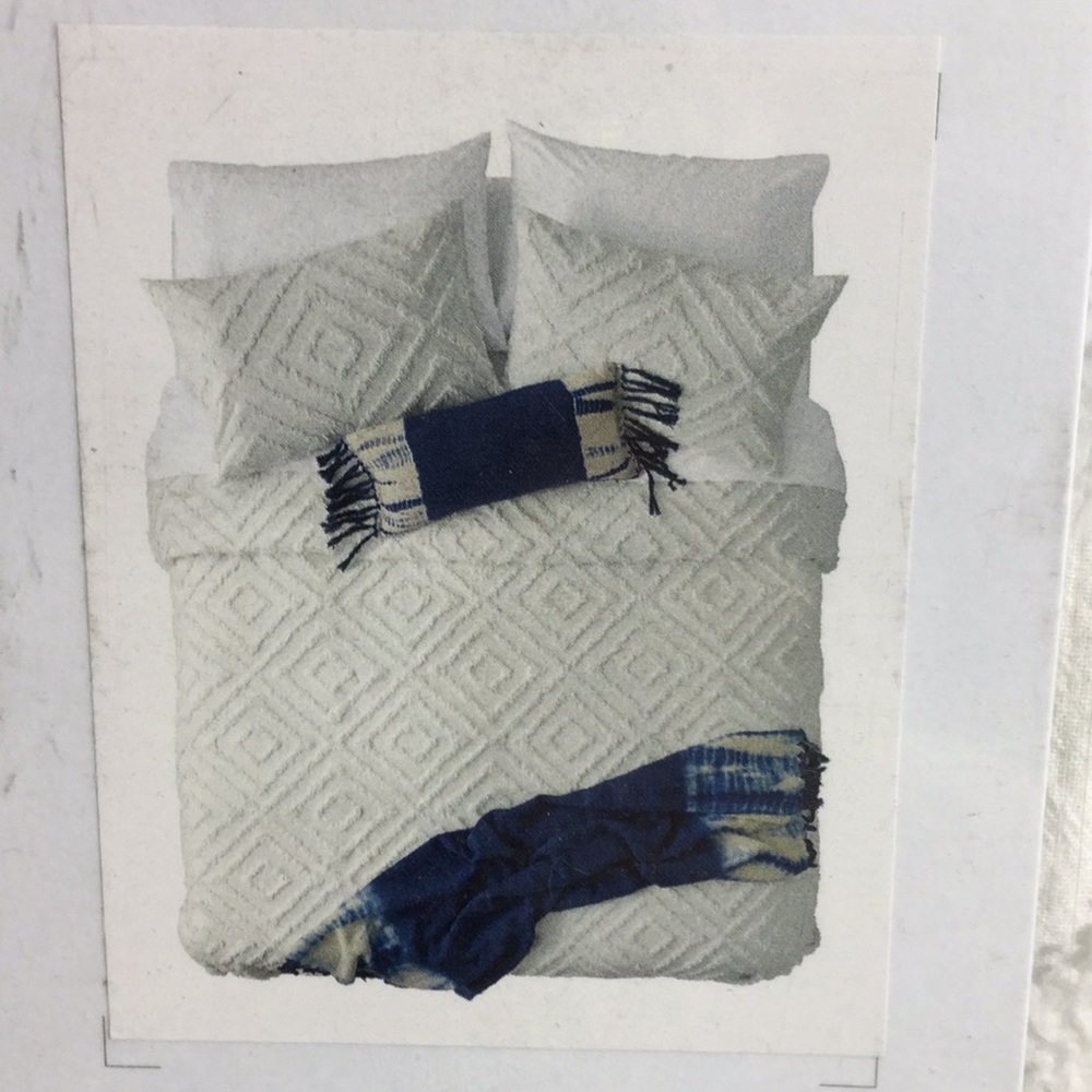 NIB Twin XL cotton bedspread / coverlet